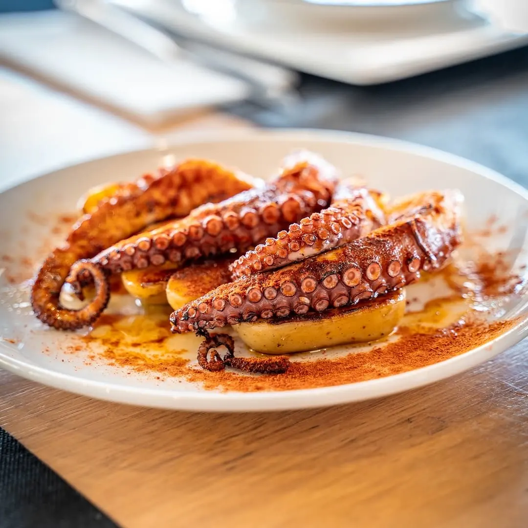 Pulpo a la brasa con patata en Mi Barra Santa Pola