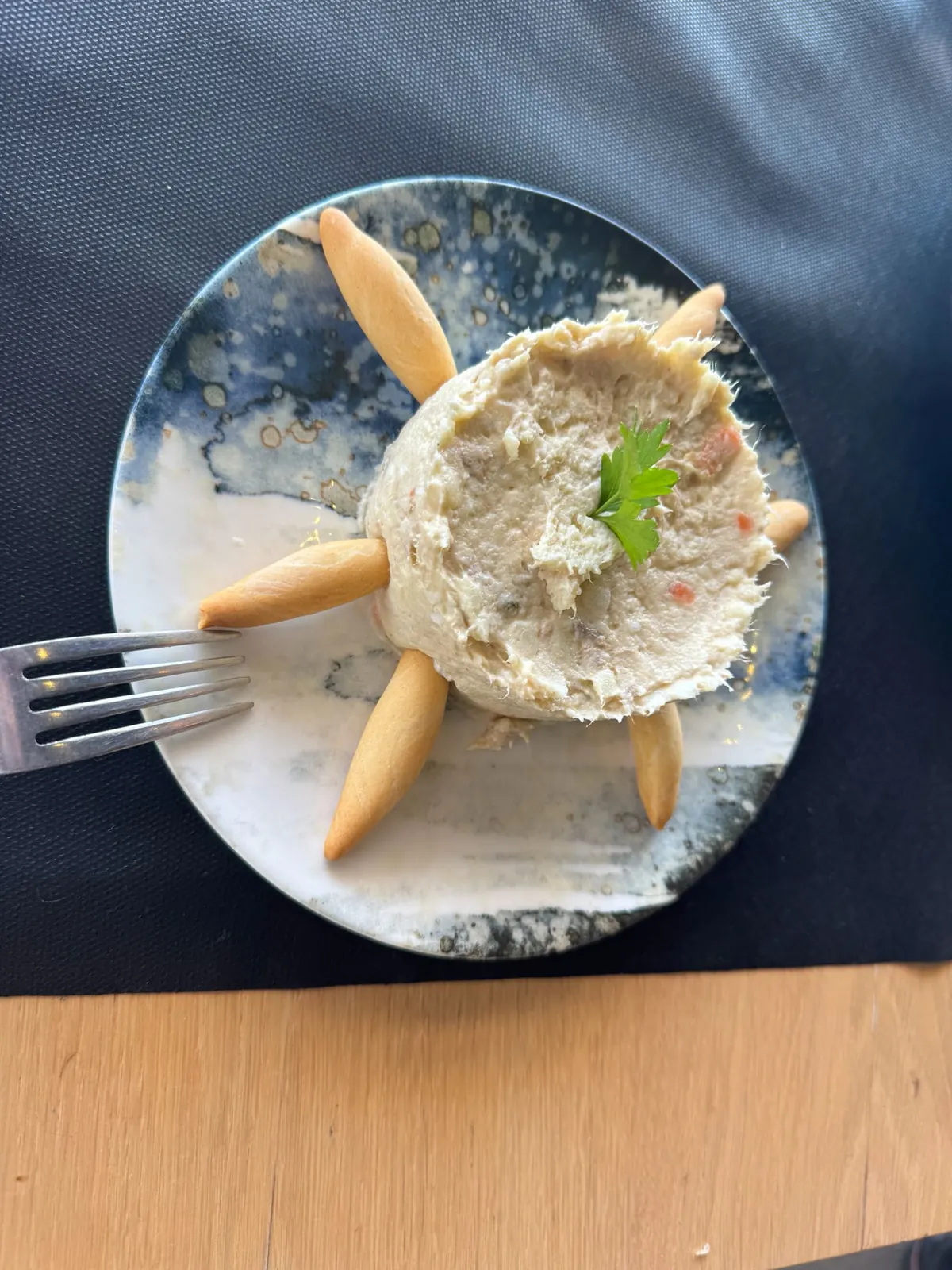 Ensaladilla de merluza con picos en Mi Barra